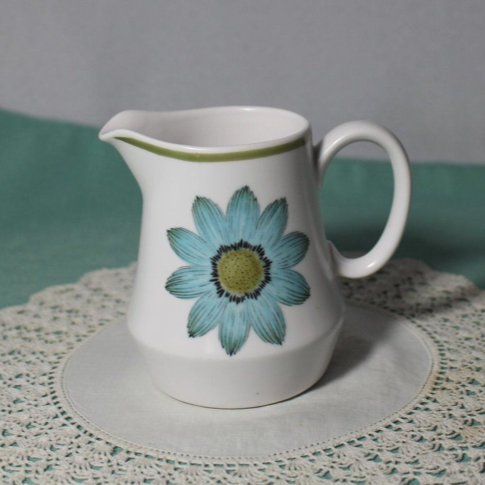 Noritake Progression China Japan Up-Sa Daisy Creamer